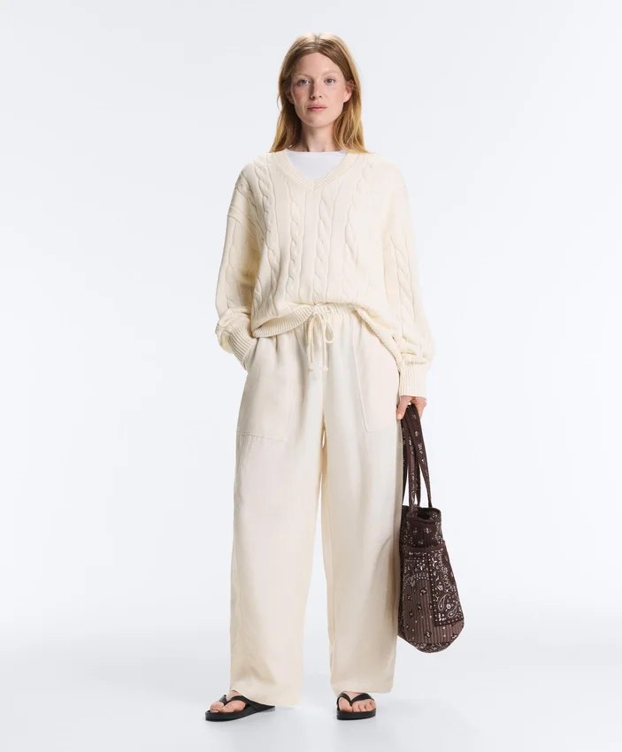 100% Cotton Cable Knit V-Neck Jumper 100% Cotton Cable Knit V-Neck Jumper