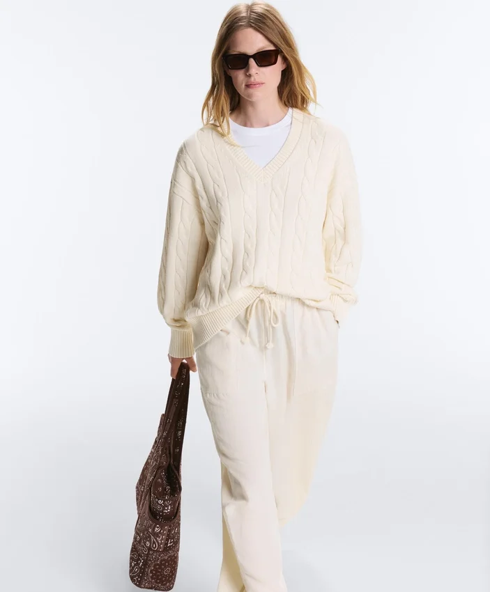 100% Cotton Cable Knit V-Neck Jumper 100% Cotton Cable Knit V-Neck Jumper