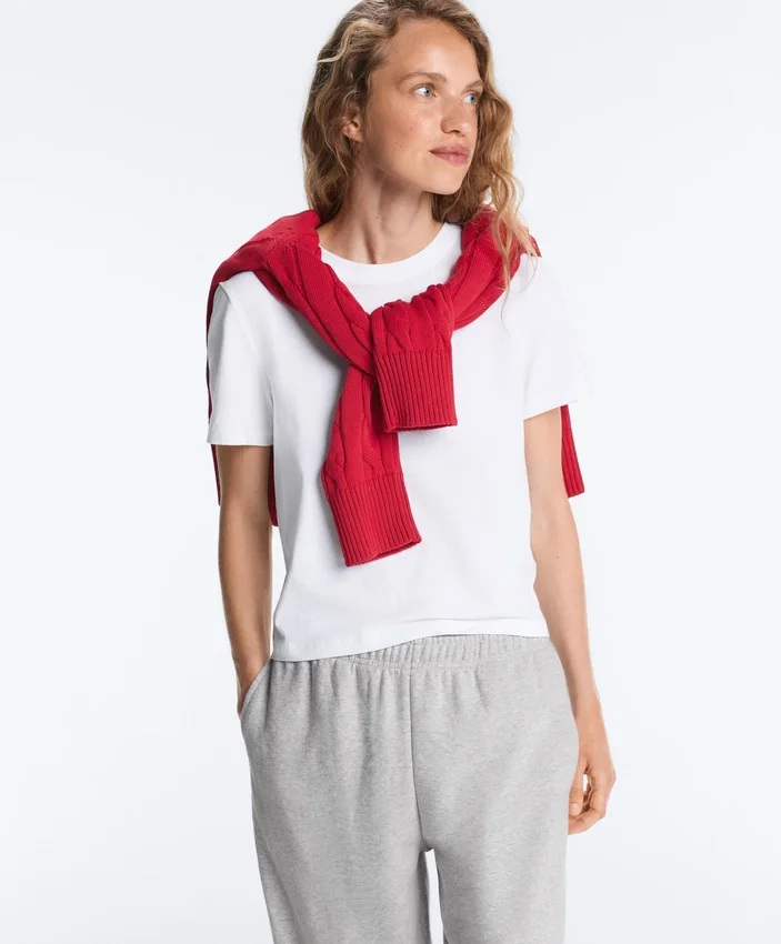 100% Cotton Cable Knit V-Neck Jumper 100% Cotton Cable Knit V-Neck Jumper