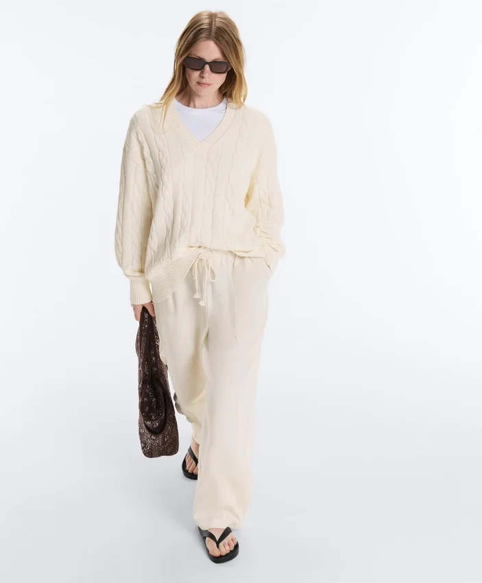100% Cotton Cable Knit V-Neck Jumper 100% Cotton Cable Knit V-Neck Jumper