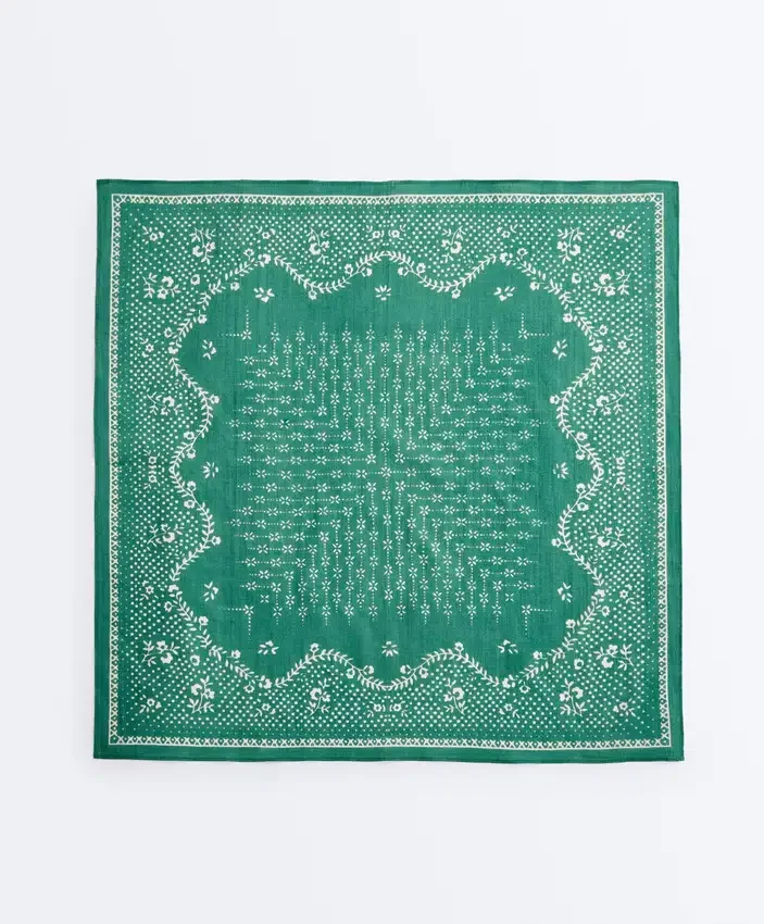 100% Cotton Floral Print Bandana 100% Cotton Floral Print Bandana