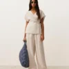 100% Linen Straight-Leg Trousers 100% Linen Straight-Leg Trousers