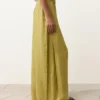 100% Linen Wide-Leg Trousers with Side Pleat 100% Linen Wide-Leg Trousers with Side Pleat