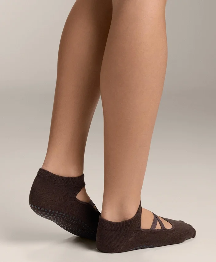 2 Pairs of Cotton Blend Crossover Strap Yoga and Pilates Socks 2 Pairs of Cotton Blend Crossover Strap Yoga and Pilates Socks