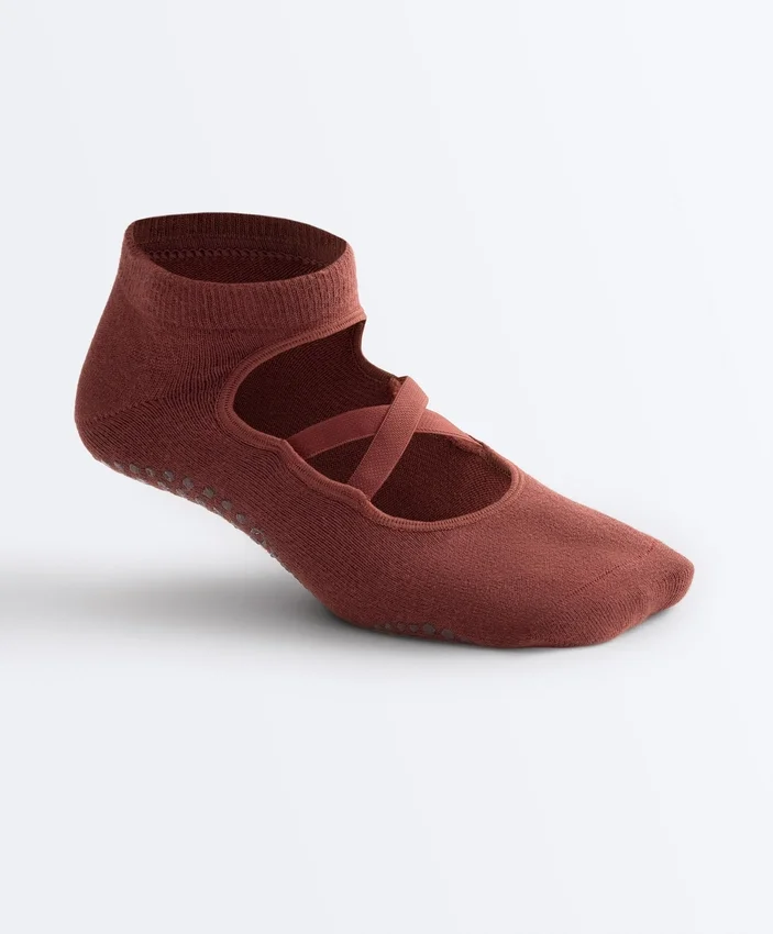 2 Pairs of Cotton Blend Sneaker Yoga and Pilates Socks with Crossover Straps 2 Pairs of Cotton Blend Sneaker Yoga and Pilates Socks with Crossover Straps