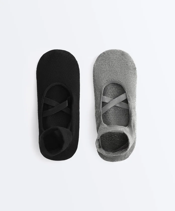 2 Pairs of Cotton Blend Yoga and Pilates Socks with Crossover Straps 2 Pairs of Cotton Blend Yoga and Pilates Socks with Crossover Straps