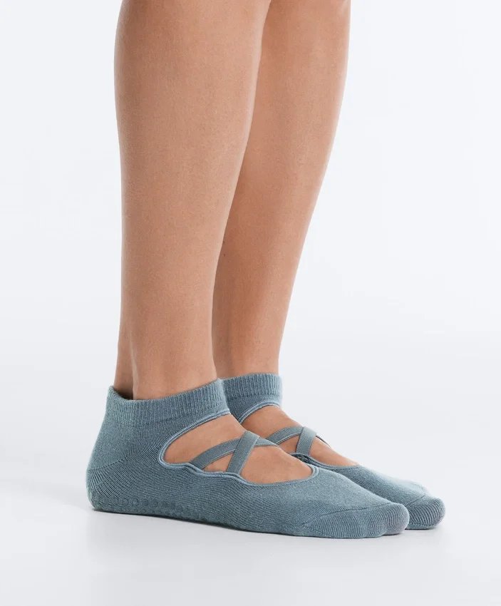 2 Pairs of Cotton Blend Yoga and Pilates Socks with Crossover Straps 2 Pairs of Cotton Blend Yoga and Pilates Socks with Crossover Straps