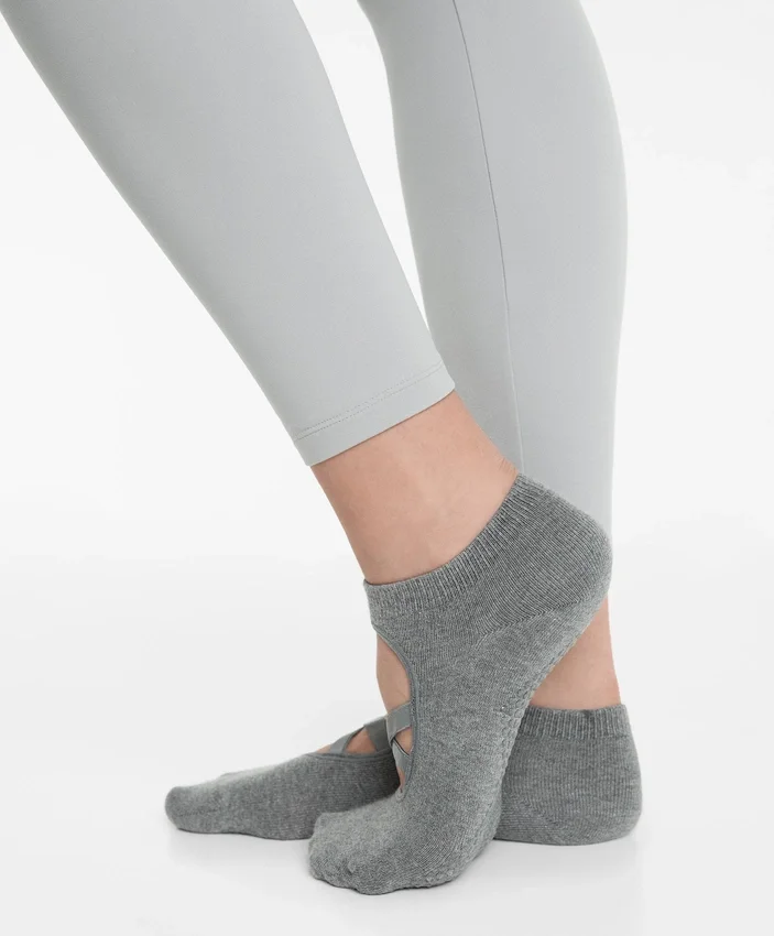 2 Pairs of Cotton Blend Yoga and Pilates Socks with Crossover Straps 2 Pairs of Cotton Blend Yoga and Pilates Socks with Crossover Straps