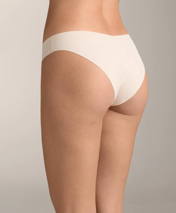 5 Pantone™ Invisible Polyamide Blend V-Cut Classic Briefs 5 Pantone™ Invisible Polyamide Blend V-Cut Classic Briefs