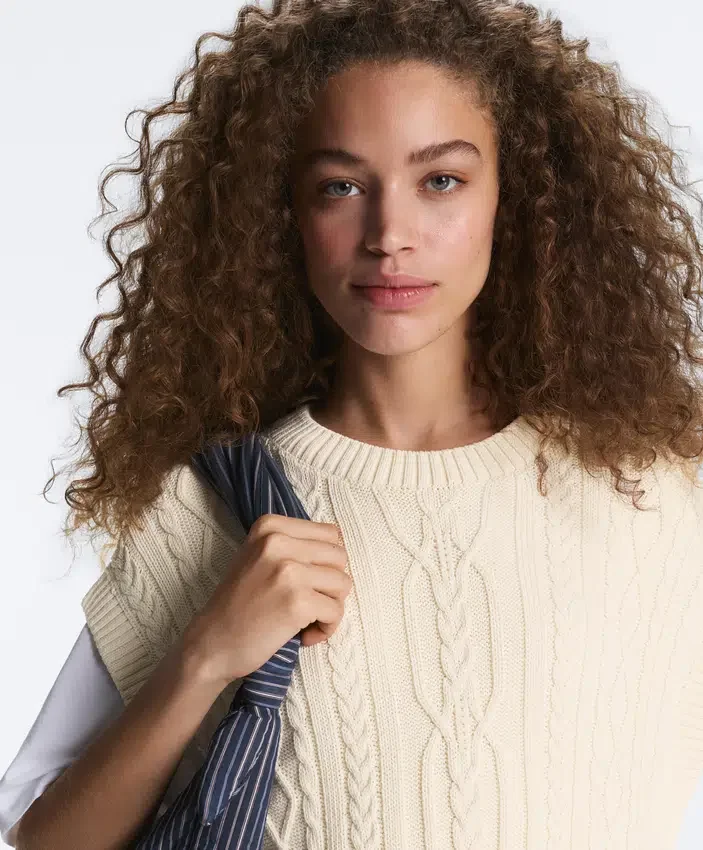 Cable Knit Round Neck Vest Cable Knit Round Neck Vest