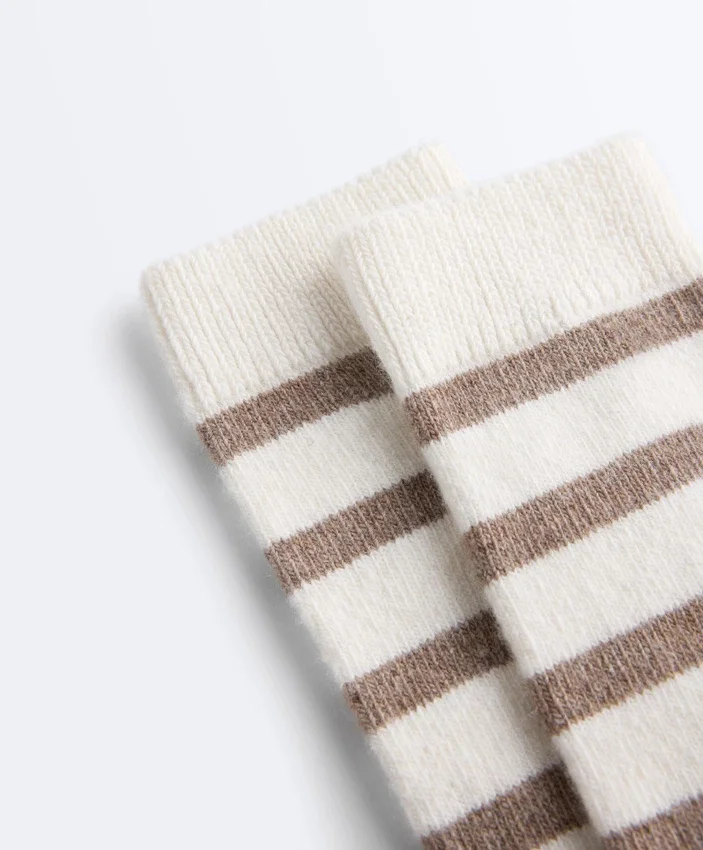 Classic Socks in 19% Cashmere 12% Wool Classic Socks in 19% Cashmere 12% Wool