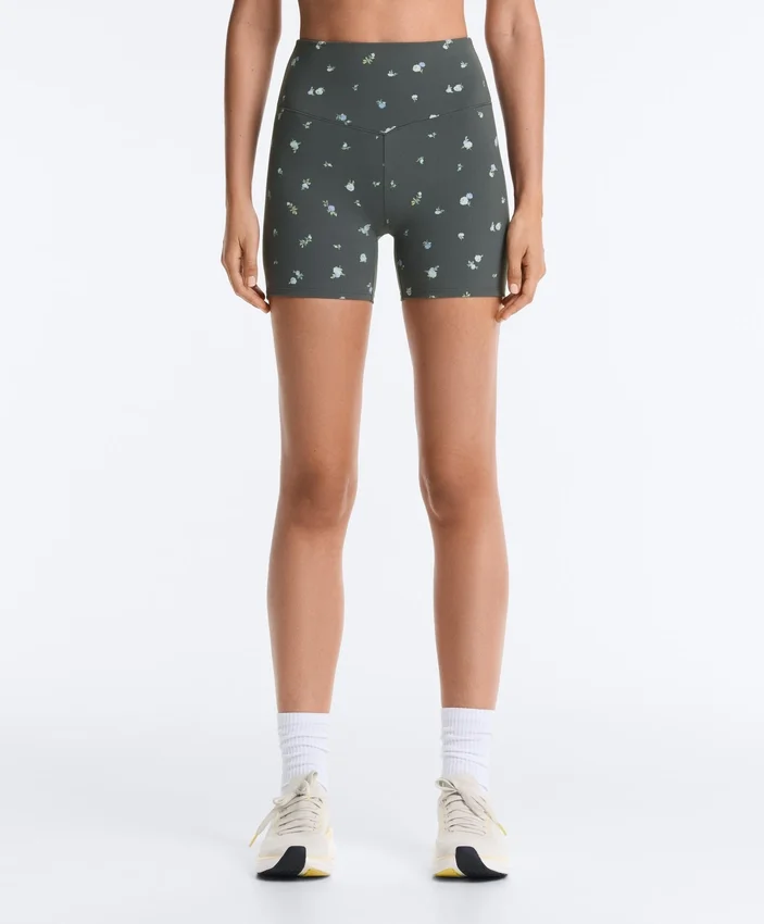 Evermove High-Rise 10Cm Hot Pants with Floral Print Evermove High-Rise 10Cm Hot Pants with Floral Print