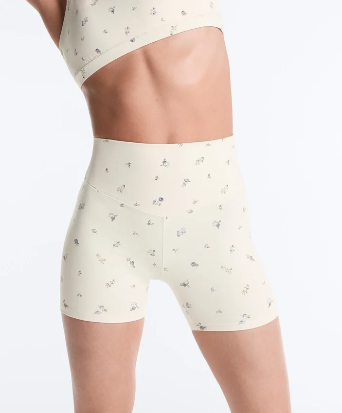 Evermove High-Rise 10Cm Hot Pants with Floral Print Evermove High-Rise 10Cm Hot Pants with Floral Print
