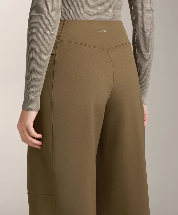 High Rise Neoprene-Effect Straight-Leg Trousers High Rise Neoprene-Effect Straight-Leg Trousers