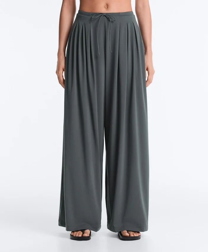 Light Touch Wide-Leg Trousers with Darts Light Touch Wide-Leg Trousers with Darts