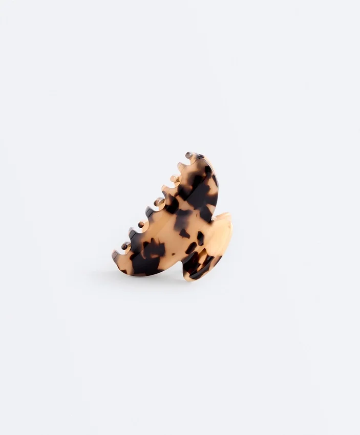 Medium Tortoiseshell Hair Claw Medium Tortoiseshell Hair Claw