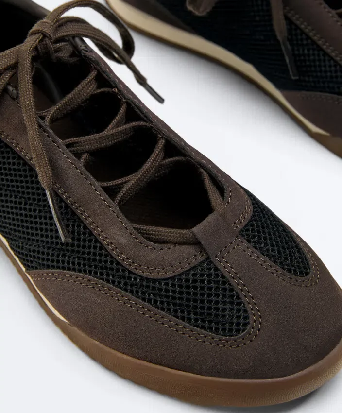 Mixed-Material Mesh Trainers Mixed-Material Mesh Trainers