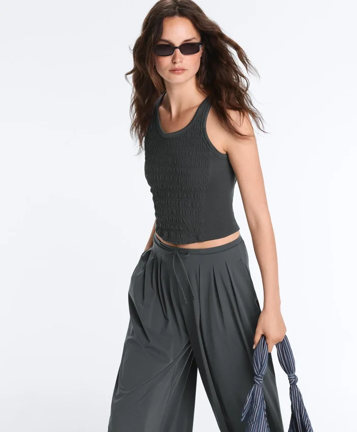 Seamless Sleeveless Smocked T-Shirt Seamless Sleeveless Smocked T-Shirt