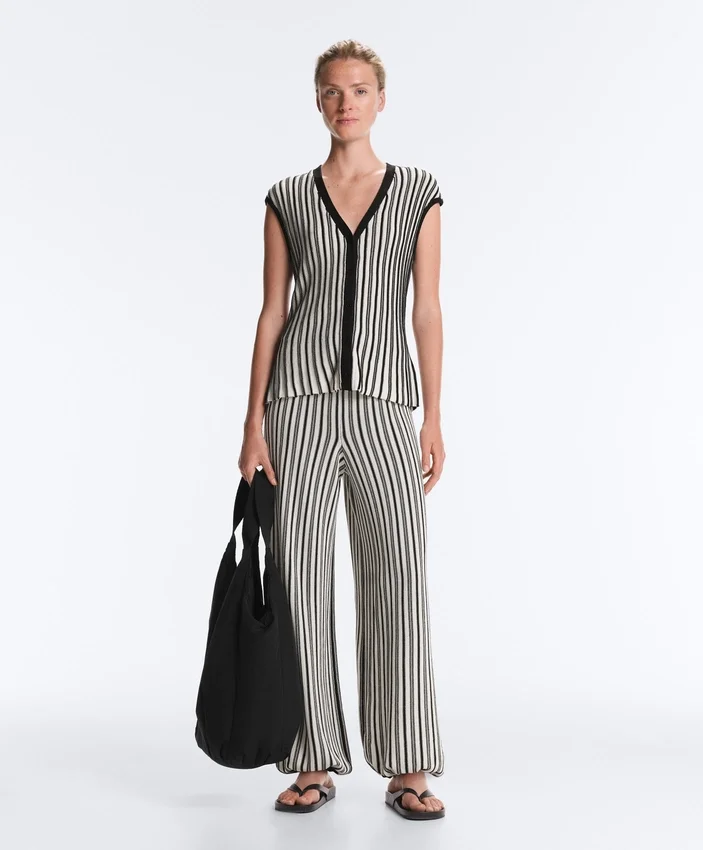 Striped Sleeveless V-Neck Knit Jumper Striped Sleeveless V-Neck Knit Jumper