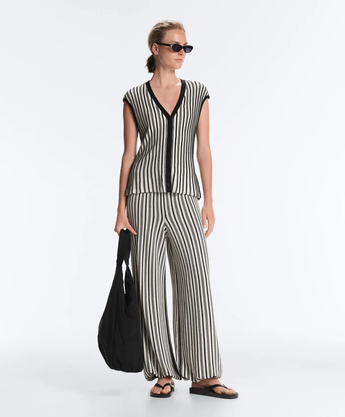 Striped Sleeveless V-Neck Knit Jumper Striped Sleeveless V-Neck Knit Jumper