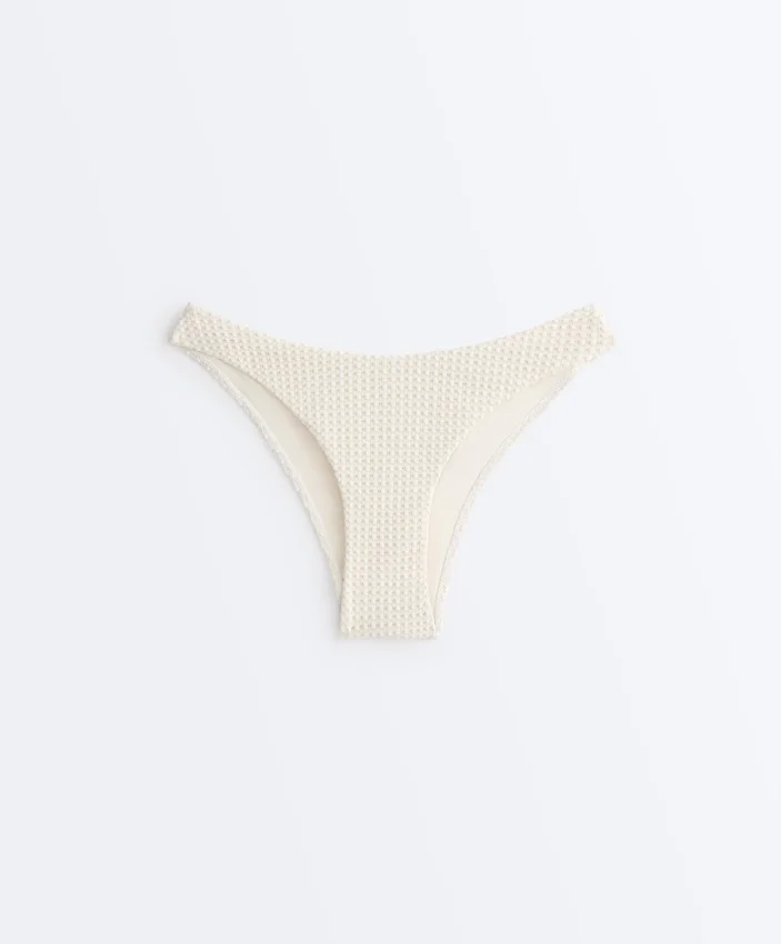U-Cut Bubble-Texture Crochet Medium-Coverage Bikini Briefs U-Cut Bubble-Texture Crochet Medium-Coverage Bikini Briefs
