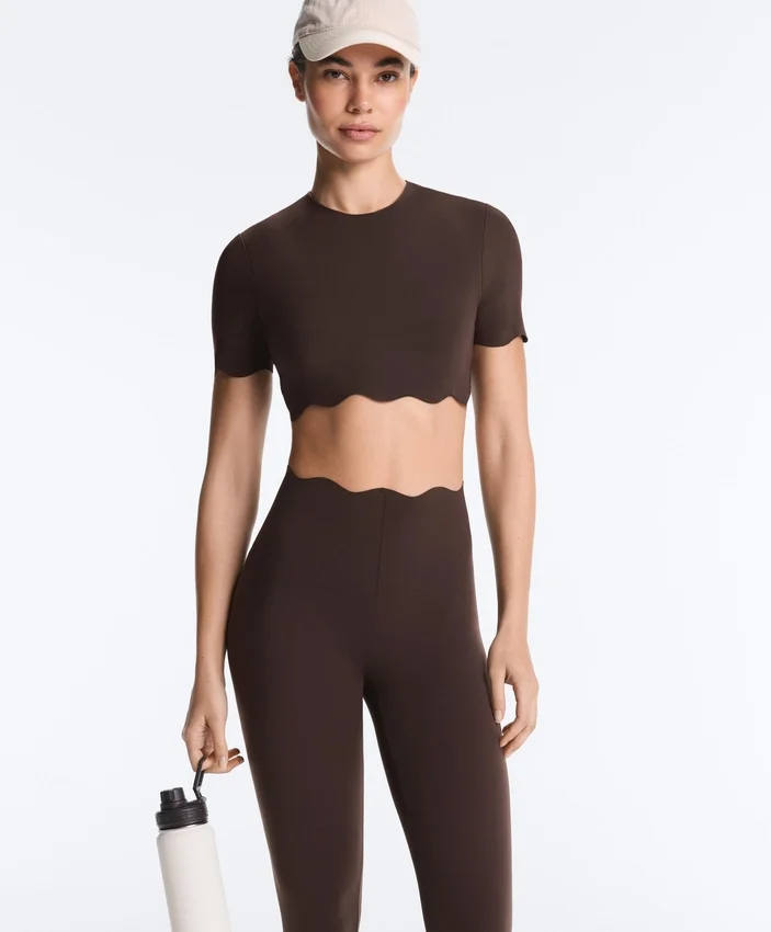 High-Rise Compressive Core Control Ankle-Length Leggings with Wave Detail High-Rise Compressive Core Control Ankle-Length Leggings with Wave Detail