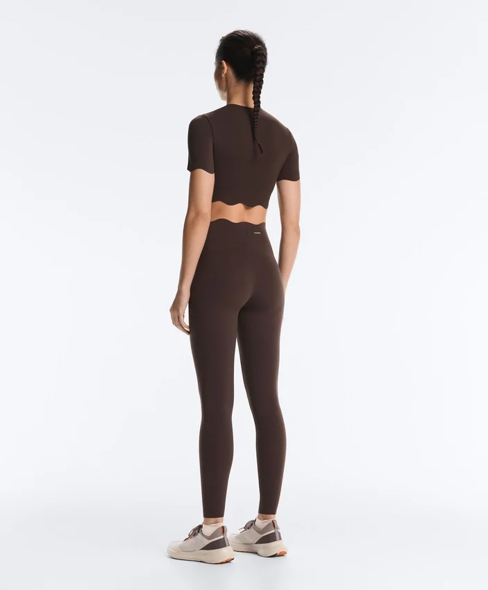 High-Rise Compressive Core Control Ankle-Length Leggings with Wave Detail High-Rise Compressive Core Control Ankle-Length Leggings with Wave Detail