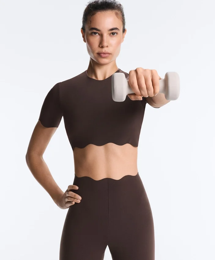 High-Rise Compressive Core Control Ankle-Length Leggings with Wave Detail High-Rise Compressive Core Control Ankle-Length Leggings with Wave Detail