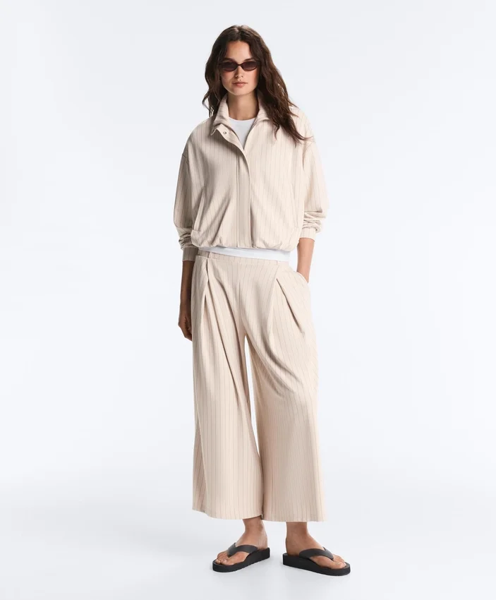 Wide-Leg Crop Trousers with Pleats and Stripes Wide-Leg Crop Trousers with Pleats and Stripes